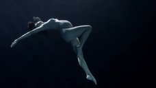 7. Голые женщины под водой – Наркоз (2013)