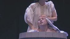 Екатерина Гусева без лифчика в спектакле «Царство отца и сына»