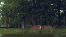 6. Голая Анна Старшенбаум купается в реке – Красотка (2012)