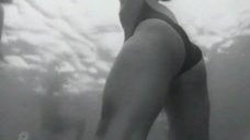 2. Жанна Фриске плавает под водой в шоу «Последний герой 4. Конец игры» 