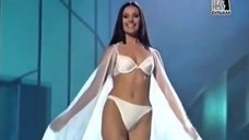 Оксана Фёдорова в белье на конкурсе «Мисс Вселенная 2002»