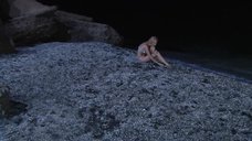 Олеся Судзиловская ночью на пляже
