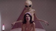 3. Секс Сары Риверо с инопланетянином – Мне очень жаль, моя любовь