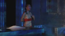 Татьяна Бабенкова засветила голую грудь в спектакле
