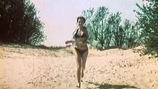 Ирина Алфёрова в купальнике на пляже