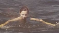 1. Елена Захарова плавает голышом – Парадиз