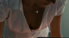 4. Анна Котова в блузке с глубоким декольте – Долгая счастливая жизнь