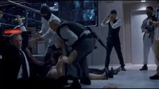 5. Террористы избивают Мелиссу Лео в короткой юбке – Падение Олимпа