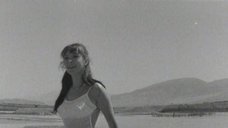 3. Анастасия Вертинская в купальнике – Влюбленные (1969)