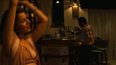 4. Сексуальная Тесса Иа танцует в белье – Нарко: Мексика