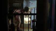 2. Полуголая Кэтрин Зета-Джонс танцует у холодильника – Синий сок