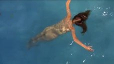 4. Обнаженная Лори Сингер плавает в бассейне – Короткий монтаж
