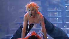 4. Зажигательная Мадонна – В постели с Мадонной