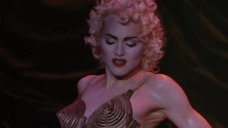 1. Эротичное выступление Мадонны – В постели с Мадонной