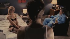 Натали Лисинска ждет секса в постели