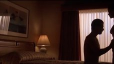 2. Постельная сцена с Ким Бейсингер – Побег (1994)
