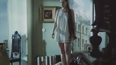 2. Анна Каменкова в ночной рубашке без бюстгальтера – Солнечный ветер