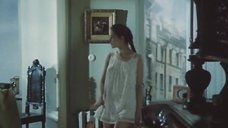 3. Анна Каменкова в ночной рубашке без бюстгальтера – Солнечный ветер