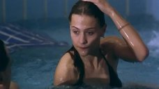 2. Мокрая Мария Голубкина в бассейне – Афера