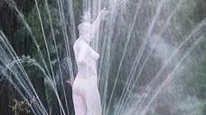 Живые голые статуи женщин