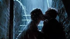 2. Секс сцена с Ким Бейсингер под дождём – 9 1/2 недель