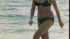 1. Елена Фомченко на пляже в купальнике – Золотая мина