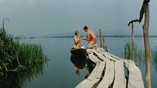 1. Светлана Старикова и Нина Ильина в купальниках – Без права на ошибку (1975)
