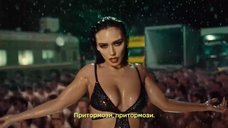 3. Соблазнительная Ольга Серябкина в клипе «Самый лучший день» 