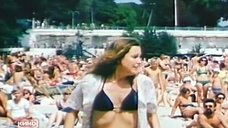 2. Елена Борзова в бикини на пляже – Паутина