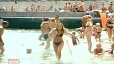 3. Елена Борзова в бикини на пляже – Паутина