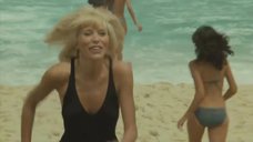 3. Сексуальная Мирей Дарк в купальнике – Возвращение высокого блондина