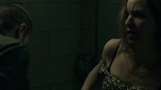 2. Секс с Джорданой Спиро в туалете – Озарк