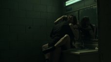 Секс с Джорданой Спиро в туалете