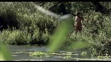 1. Солдат подглядывает за голыми девками на речке – На безымянной высоте