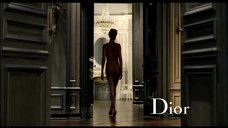 8. Шарлиз Терон в рекламе парфюма Dior J'Adore 