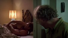 4. Секс сцена с Дженнифер Тилли – Побег (1994)