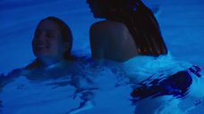 7. Дианна Агрон и Пас де ла Уэрта в бассейне – Обнаженная (2015)