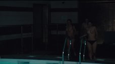 Камилль Роу, Александра Дальстрём и Жозефин де ла Буме топлес в бассейне