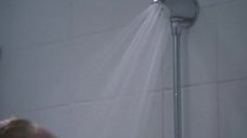 1. Бесстыжая Саманта Янус принимает душ – Полный вперед (1998)