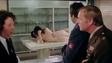4. Секс с Эдвиж Фенек на операционном столе – Докторша из военного госпиталя