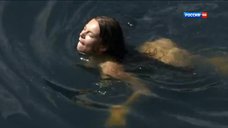 1. Обнаженная Зоряна Марченко купается в озере – Последний янычар