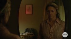 1. Кэтрин Зета-Джонс разглядывает грудь в зеркале – Крестная мать кокаина