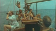 2. Девушки с голой грудью на лодке – Фанат - 2