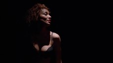 2. Эллен Юуизи исполняет приватный танец – Мастера ужасов
