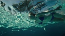 2. Эль Фаннинг плавает в бассейне – Галвестон