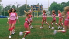 3. Сексуальные Бри Тернер и Джессика Кипер играют в американский футбол – Парни из женской общаги