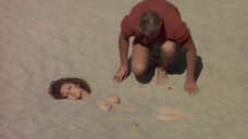 4. Секс сцена с Уши Дигард на песке – Черри, Гарри и Ракель!