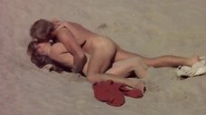 6. Секс сцена с Уши Дигард на песке – Черри, Гарри и Ракель!