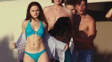 3. Зандиль Мадлива, Бьянка Бош и Джои Кинг веселятся на пляже в купальниках – Будка поцелуев