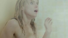 5. Эрин Ричардс выпрыгивает с кипящей ванны – Эксперимент: Зло